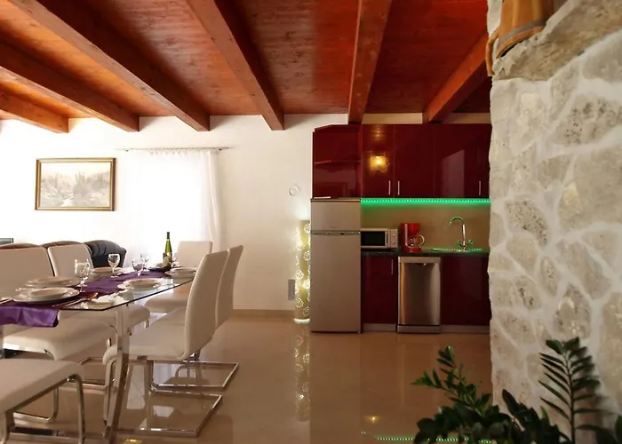 Sandra By Interhome בית נופש Kruševo